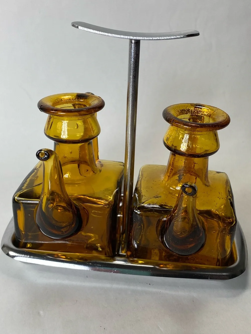 Vintage Mid-century Modern Amber Glass Oil Vinegar Cruet Set Chrome Metal Caddy